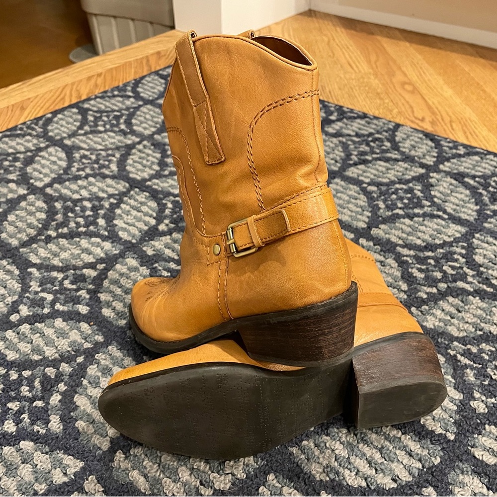 Franco Sarto Waco Western Vintage Leather Ankle Boot Pull-On Style Women Size 7